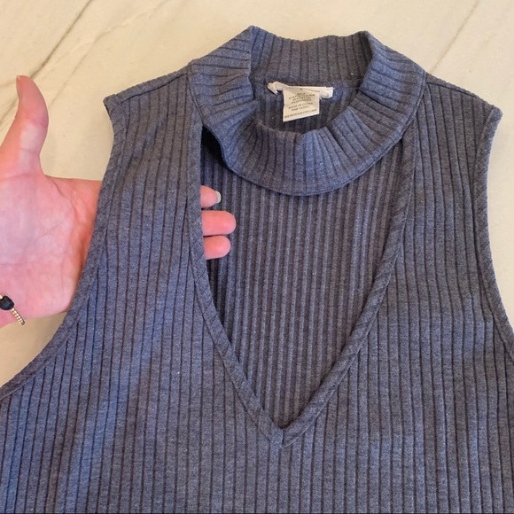 Ribbed Cut-out Tank - Picture 2 of 4